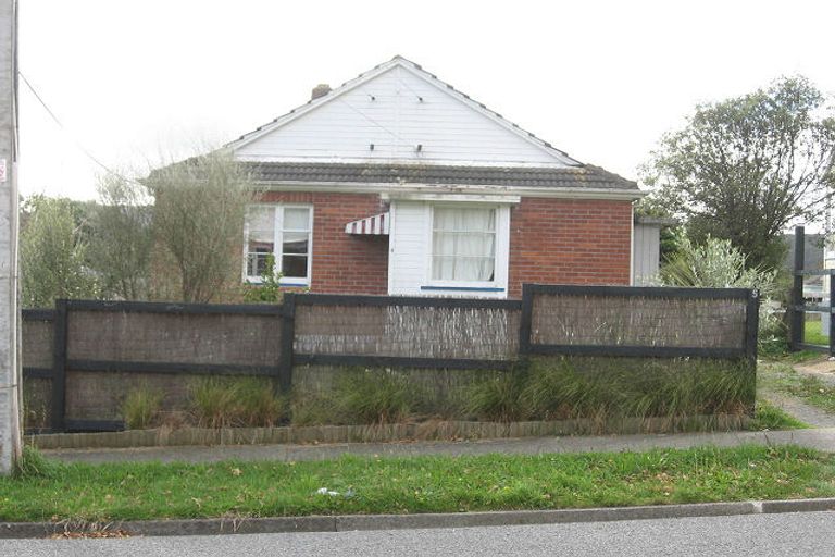 Photo of property in 5 Buller Grove, Naenae, Lower Hutt, 5011