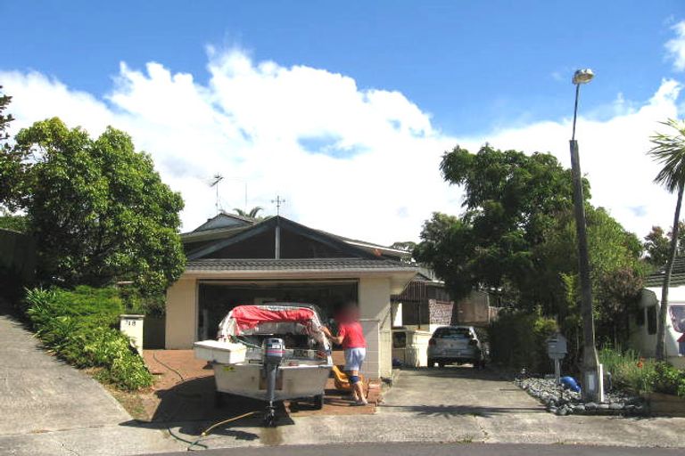 Photo of property in 1/18 Tiri View Place, Waiake, Auckland, 0630