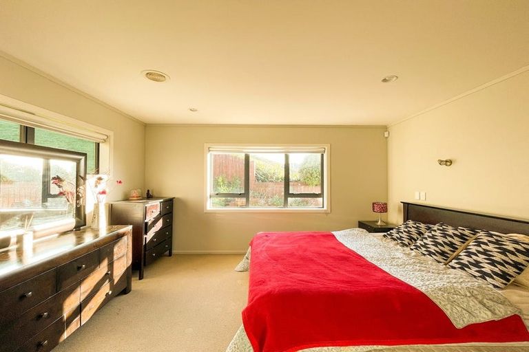 Photo of property in 60 Erlestoke Crescent, Churton Park, Wellington, 6037