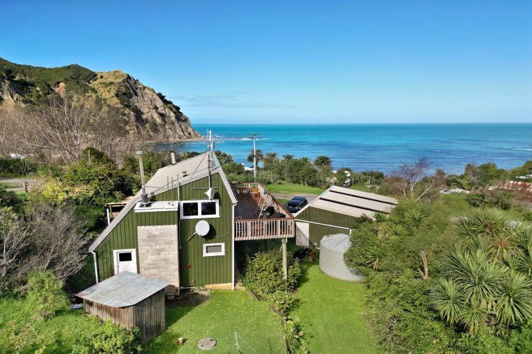 Photo of property in 17 Tawhiti Street, Tokomaru Bay, 4079