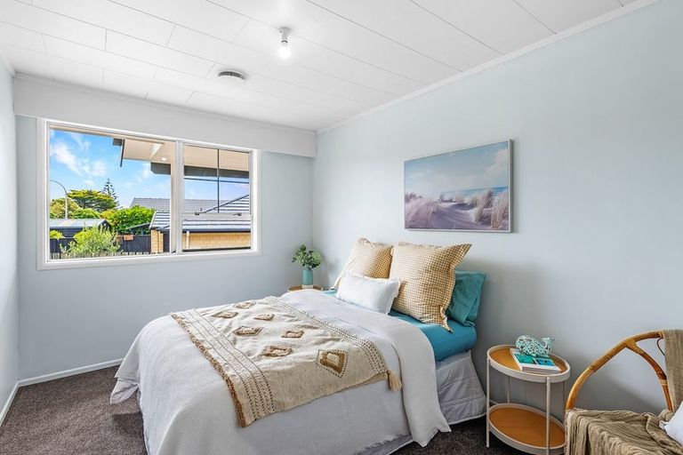 Photo of property in 198 Tutere Street, Waikanae Beach, Waikanae, 5036