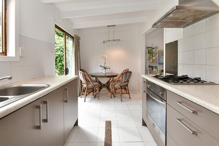 Photo of property in 6 Maori Hut Road, Red Beach, 0932