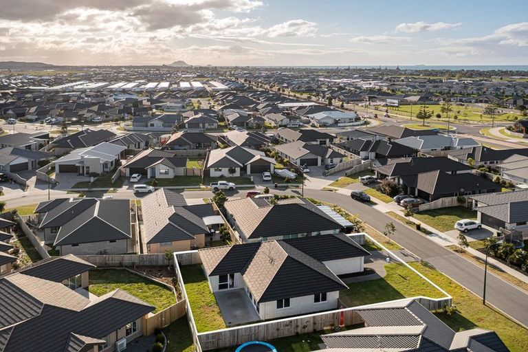 Photo of property in 24 Te Kio Crescent, Papamoa Beach, Papamoa, 3118