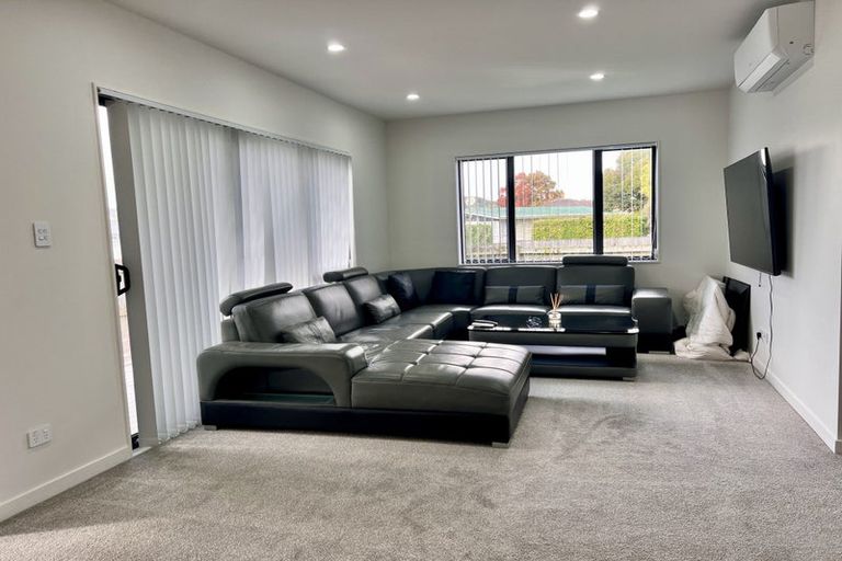 Photo of property in 2 Fiesta Drive, Half Moon Bay, Auckland, 2012