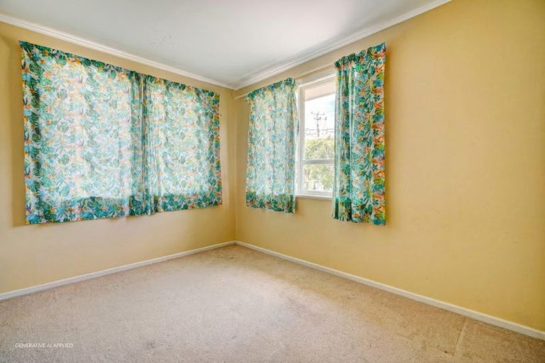 Photo of property in 39 Coniston Avenue, Te Atatu South, Auckland, 0610