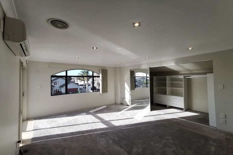 Photo of property in 46 Waimanu Bay Drive, Te Atatu Peninsula, Auckland, 0610