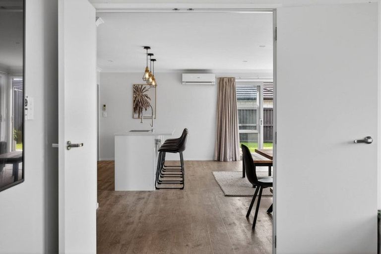 Photo of property in 33 Te Kio Crescent, Papamoa Beach, Papamoa, 3118