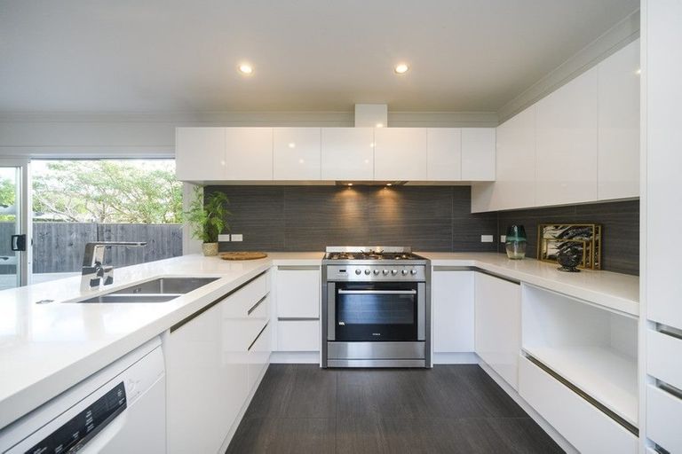 Photo of property in 5a Athlone Place, Hokowhitu, Palmerston North, 4410