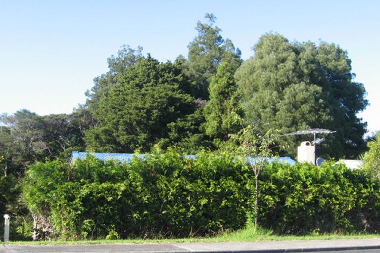 Photo of property in 49 Pupuke Road, Birkenhead, Auckland, 0627
