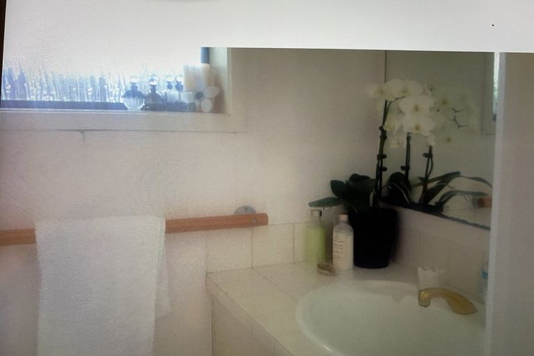 Photo of property in 1/4 Shakespeare Road, Milford, Auckland, 0620