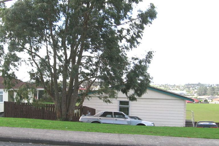 Photo of property in 19 Beauchamp Drive, Massey, Auckland, 0614
