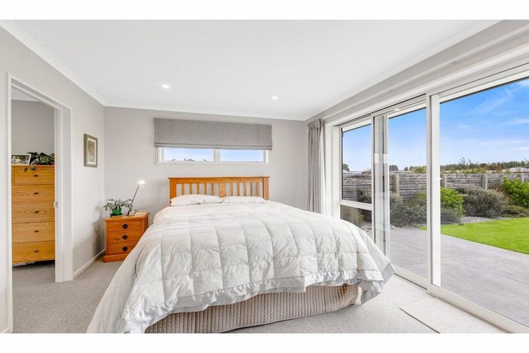 Photo of property in 5 Northside Drive, Waikuku, 7473