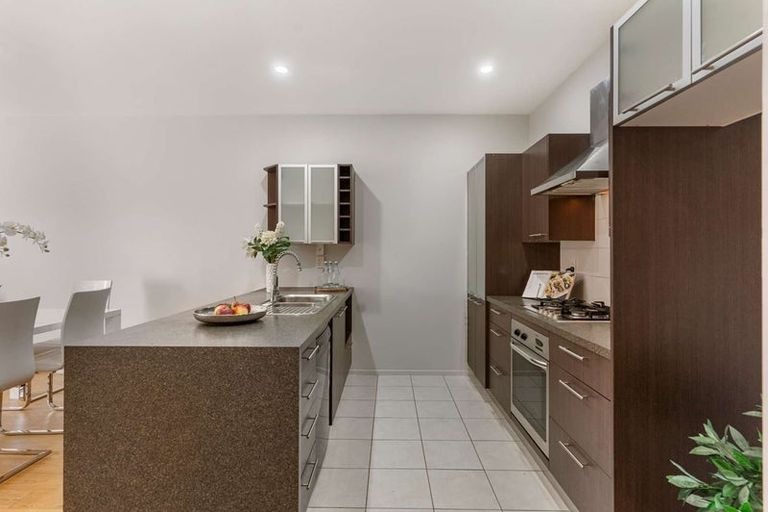 Photo of property in 2/40 Scarlet Oak Drive, Schnapper Rock, Auckland, 0632