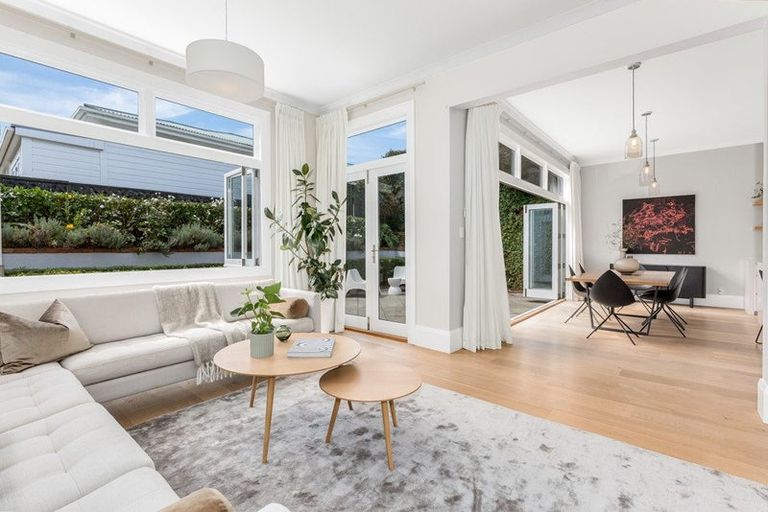 Photo of property in 22 Plunket Street, Kelburn, Wellington, 6012