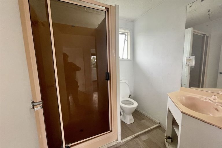 Photo of property in 18 Pankhurst Place, Sunnyvale, Auckland, 0612