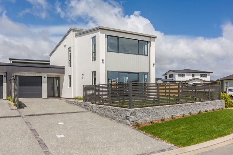 Photo of property in 2a Kaiaho Close, Aotea, Porirua, 5024