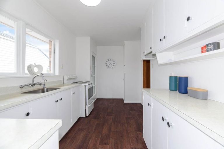 Photo of property in 2/120 Titirangi Road, New Lynn, Auckland, 0600