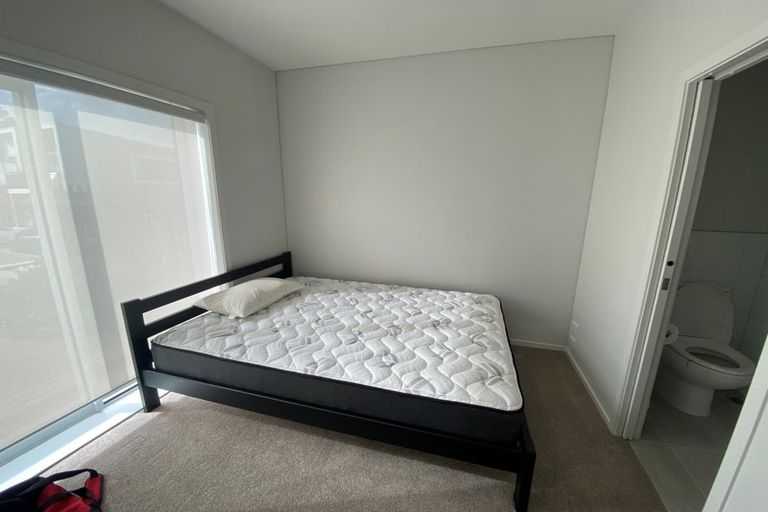 Photo of property in 6 Folkes Lane, New Lynn, Auckland, 0600