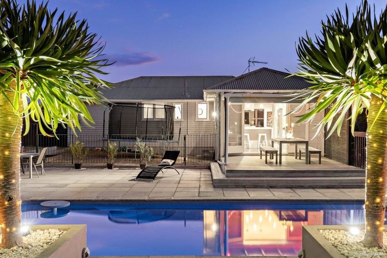 Photo of property in 47 Park Road, Glenfield, Auckland, 0629