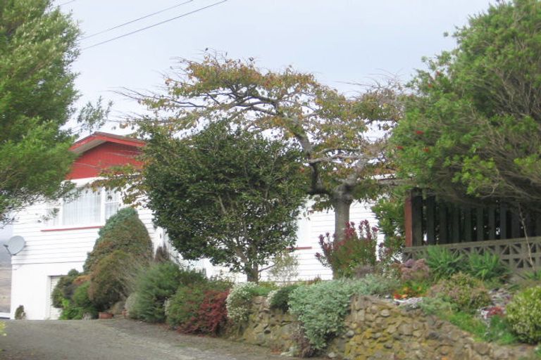 Photo of property in 33a Saint Edmund Crescent, Tawa, Wellington, 5028