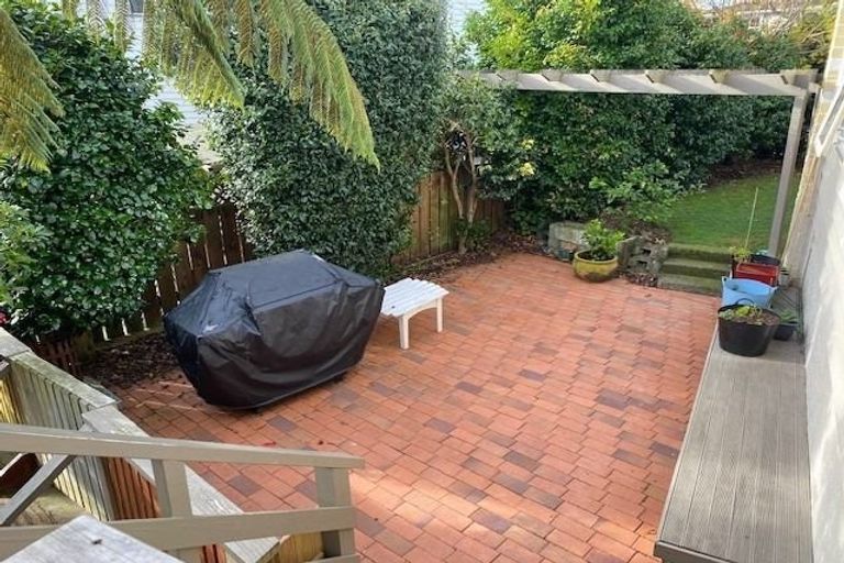 Photo of property in 70 Oriel Avenue, Tawa, Wellington, 5028