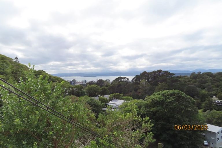 Photo of property in 71 Garden Road, Northland, Wellington, 6012