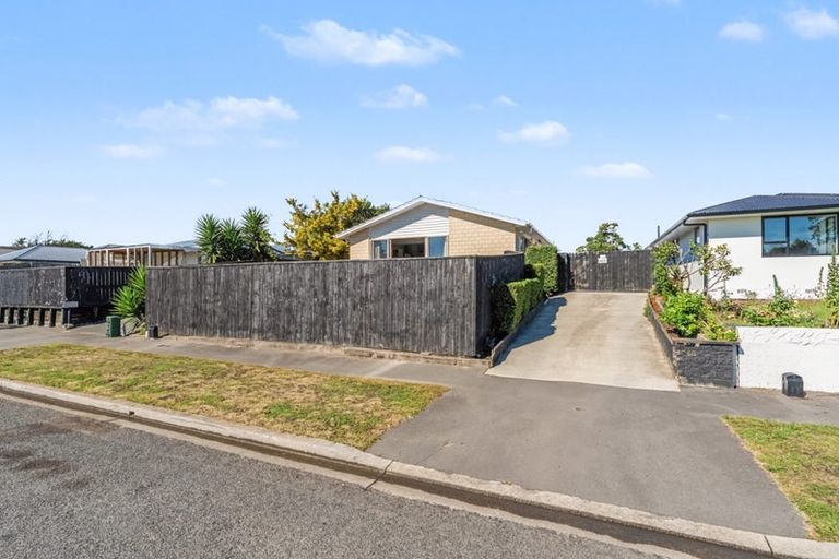 Photo of property in 66 Bickerton Street, Wainoni, Christchurch, 8061
