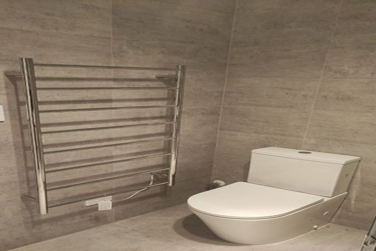 Photo of property in 2 Oakheart Way, Forrest Hill, Auckland, 0620