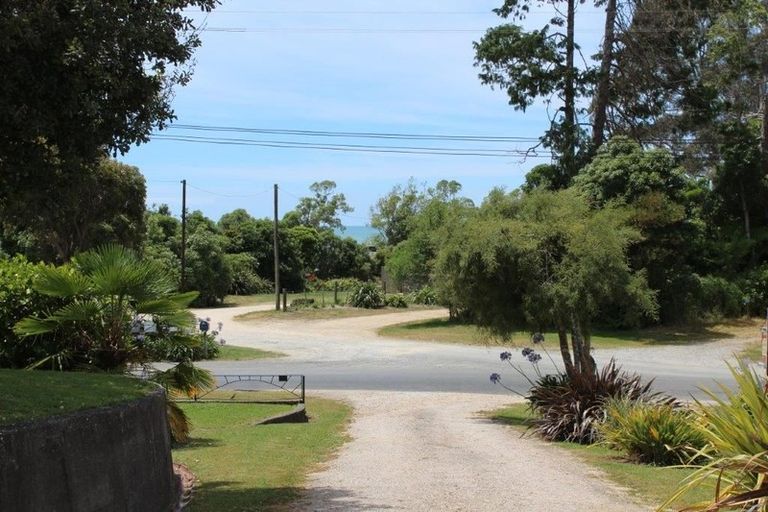 Photo of property in 211 Patons Rock Road, Patons Rock, Takaka, 7182