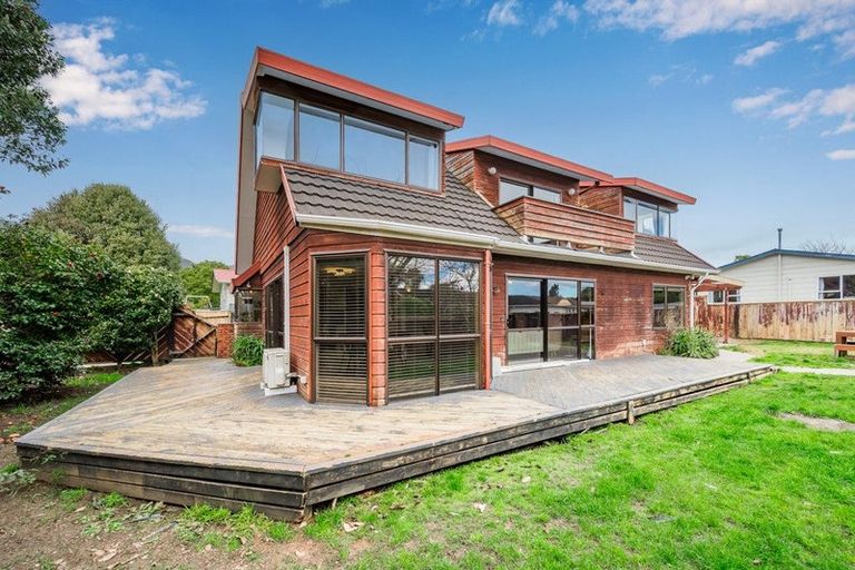 Photo of property in 1 Redwood Close, Paraparaumu, 5032