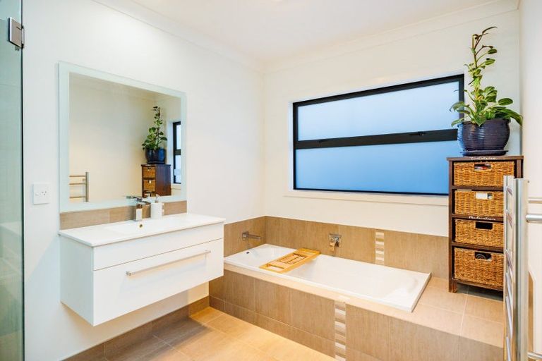 Photo of property in 51 Chestnut Close, Kelvin Grove, Palmerston North, 4414