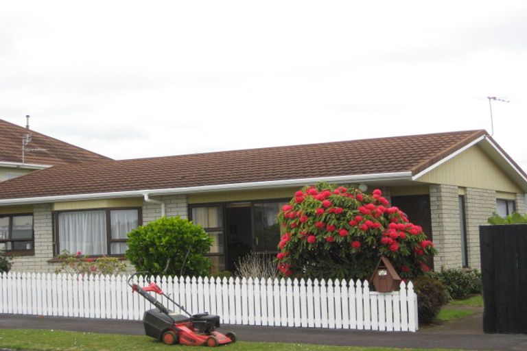 Photo of property in 2/2 Wilton Street, Westown, New Plymouth, 4310