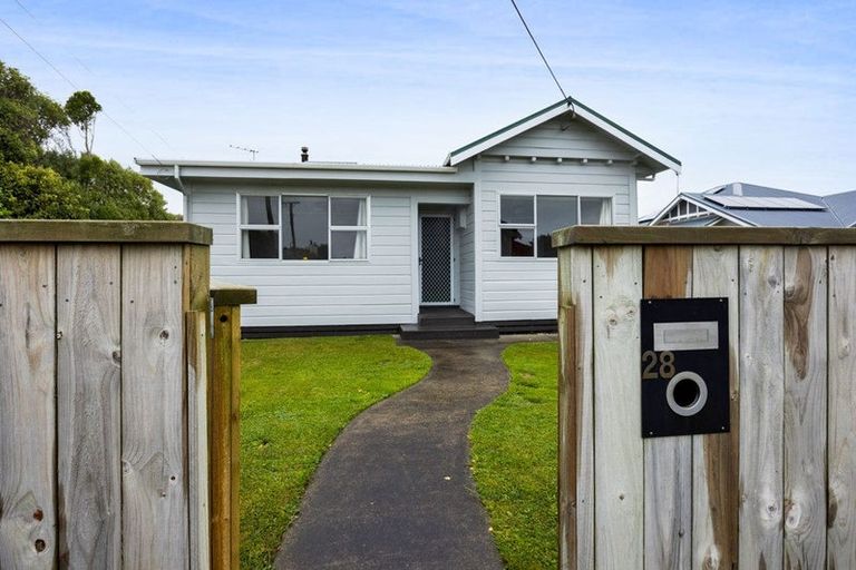 Photo of property in 28 Disraeli Street, Hawera, 4610