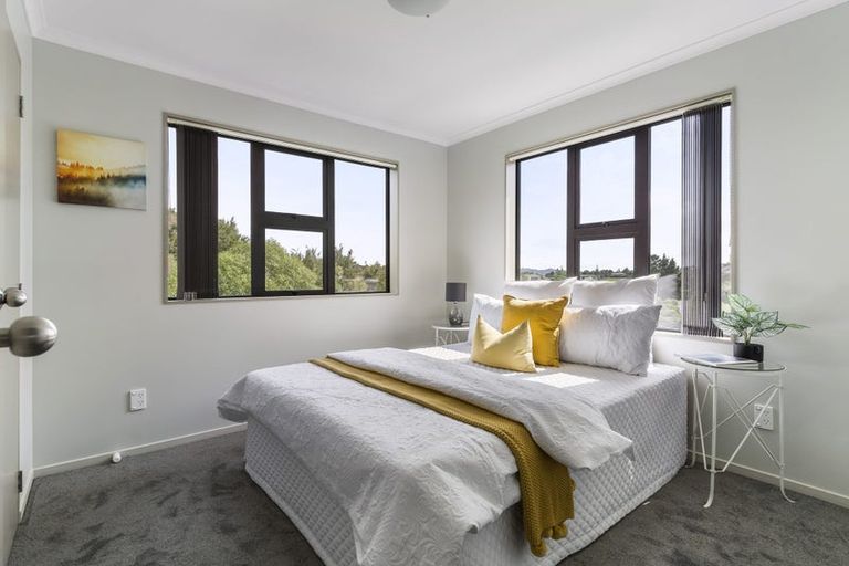 Photo of property in 127 Keri Vista Rise, Papakura, 2110