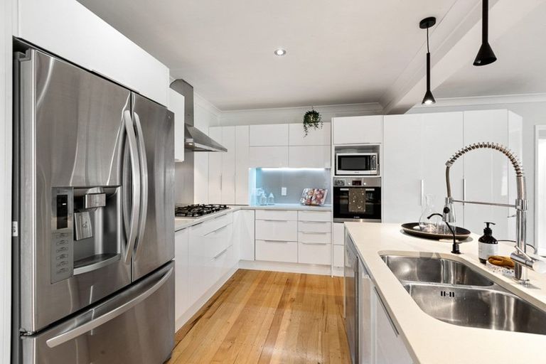 Photo of property in 25 Portadown Avenue, Pakuranga Heights, Auckland, 2010