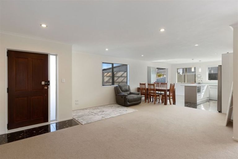 Photo of property in 2b Stephen Avenue, Henderson, Auckland, 0610