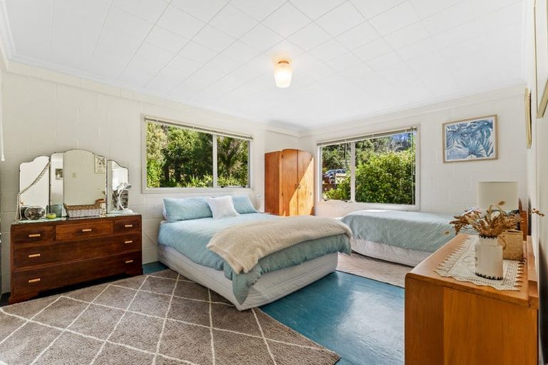 Photo of property in 17 Weranui Road, Waiwera, 0994