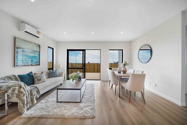 Photo of property in 12 Korowhiti Road, Clarks Beach, 2122