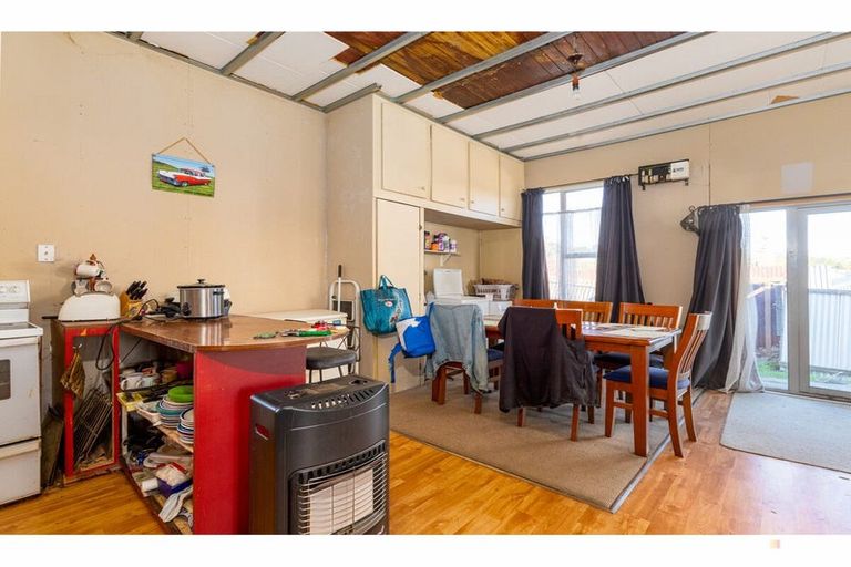 Photo of property in 1 Clifton Terrace, West End, Timaru, 7910