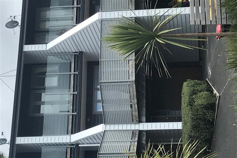 Photo of property in 3/17 Pannill Place, Oteha, Auckland, 0632