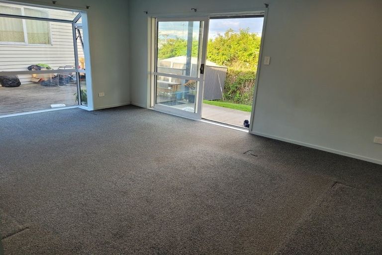 Photo of property in 5 Rickards Place, New Lynn, Auckland, 0600