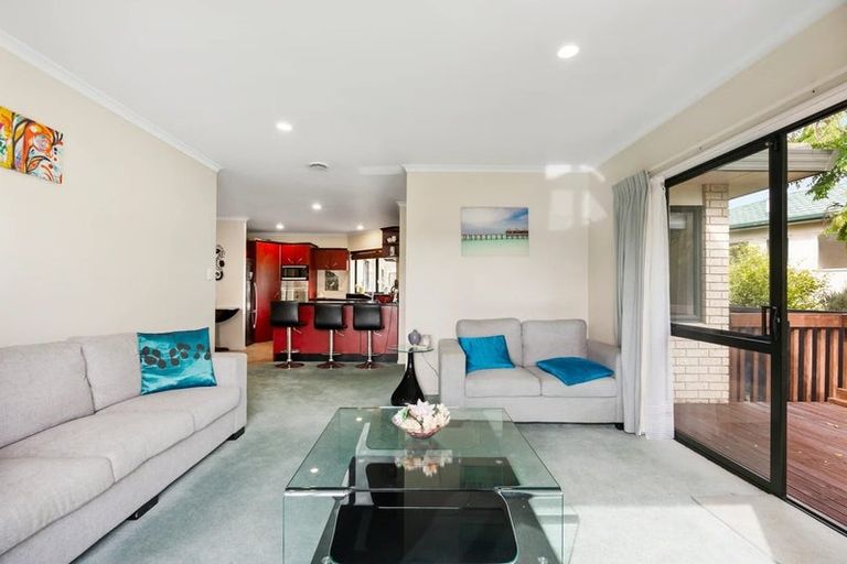 Photo of property in 320 Hill Road, The Gardens, Auckland, 2105