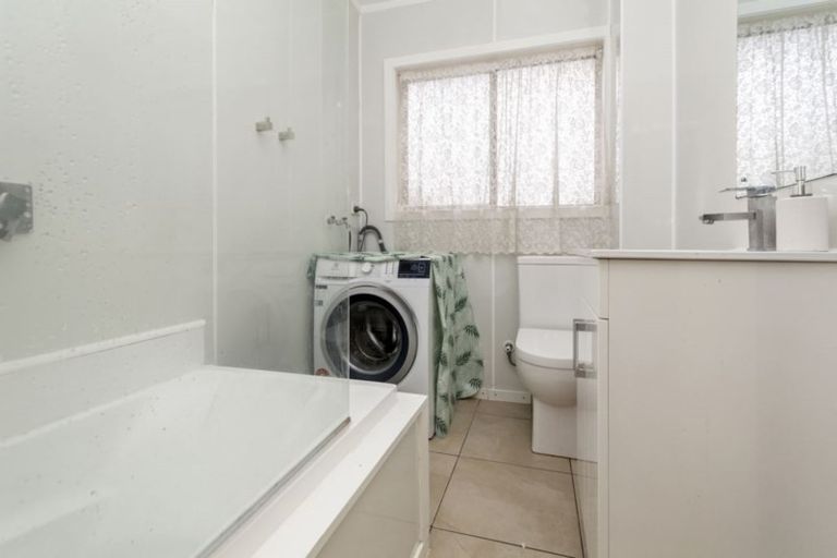 Photo of property in 2/12 Oxford, Tawa, Wellington, 5028