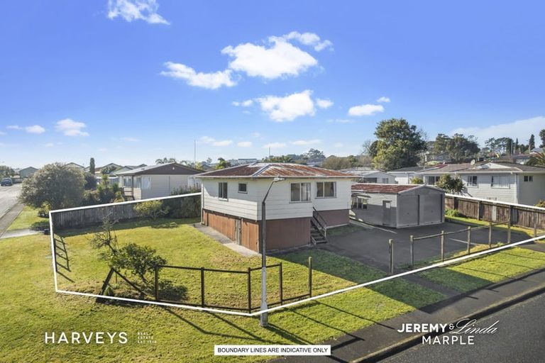 Photo of property in 2 Styca Place, Sunnyvale, Auckland, 0612