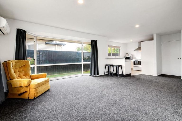 Photo of property in 2/200 Wainoni Road, Avondale, Christchurch, 8061