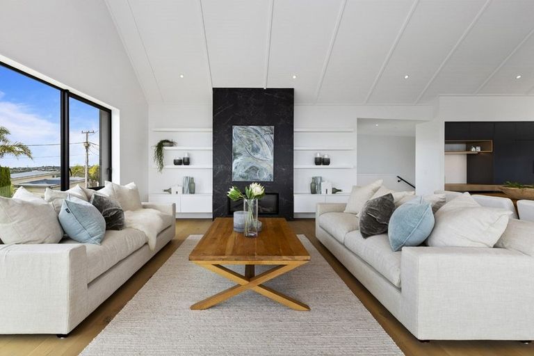 Photo of property in 10 Vaughan Crescent, Murrays Bay, Auckland, 0630