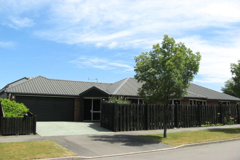 Photo of property in 2 Amesbury Mews, Avonhead, Christchurch, 8042