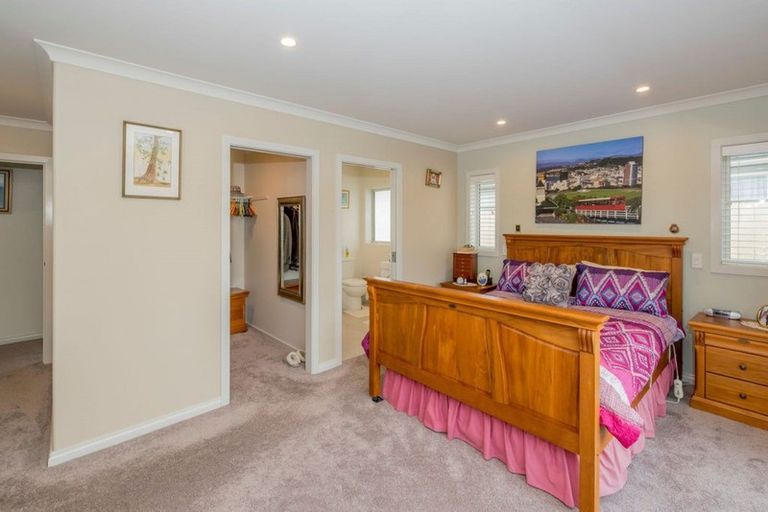 Photo of property in 2 Bridford Way, Paraparaumu, 5032
