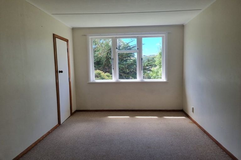 Photo of property in 12 Dorset Grove, Cannons Creek, Porirua, 5024