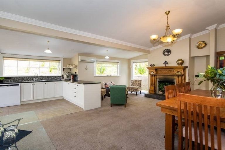 Photo of property in 32 Milton Road, Bluff Hill, Napier, 4110